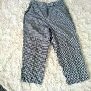 Liz Golf black/white check capris. Size 10 EXCELLENT condition